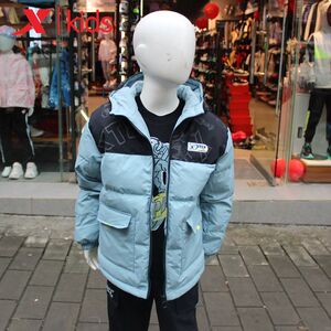 特步童装2023冬新款男中大童保暖羽绒服防寒拼色外套677425194357