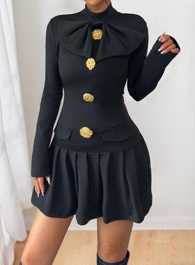 Bow buttons adorn long-sleeved dresses  蝴蝶结纽扣长袖连衣裙