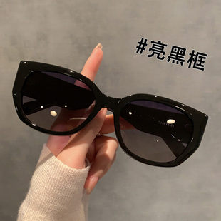 韩系高级感黑框太阳镜女2026新款复古方框遮阳防紫外线显脸小墨镜