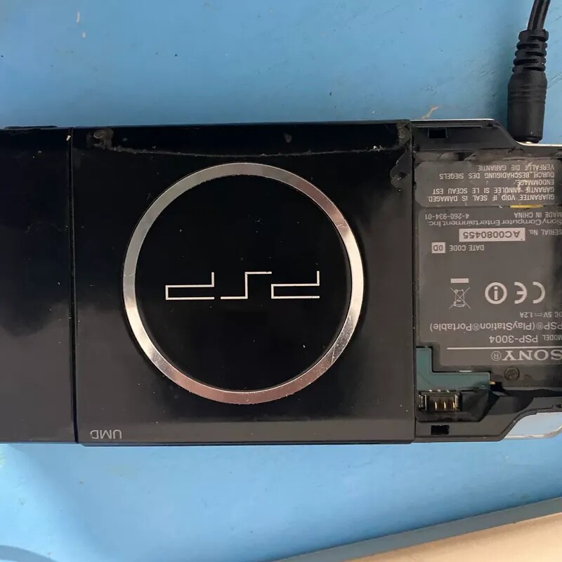 议价型号PSP-3004能开机屏幕坏！当配件出成色如图、介意勿拍
