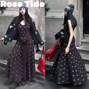 Rose Tide买手店Urban Sophistication棕色波点花朵挂脖连衣裙