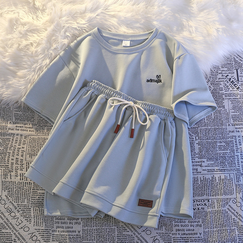 여성을 위한 여름 캐주얼 반팔 반바지 슈트 여름 루즈 슬리밍 및 화이트 투피스 세트 편안한 스포츠 슈트 트렌디한 아우터웨어