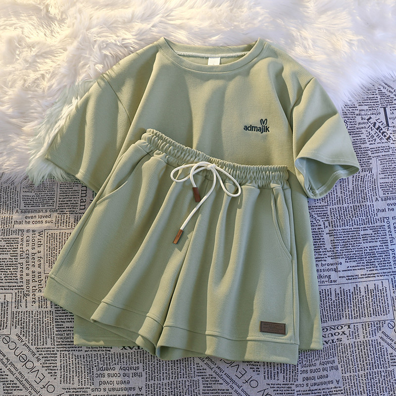 여성을 위한 여름 캐주얼 반팔 반바지 슈트 여름 루즈 슬리밍 및 화이트 투피스 세트 편안한 스포츠 슈트 트렌디한 아우터웨어