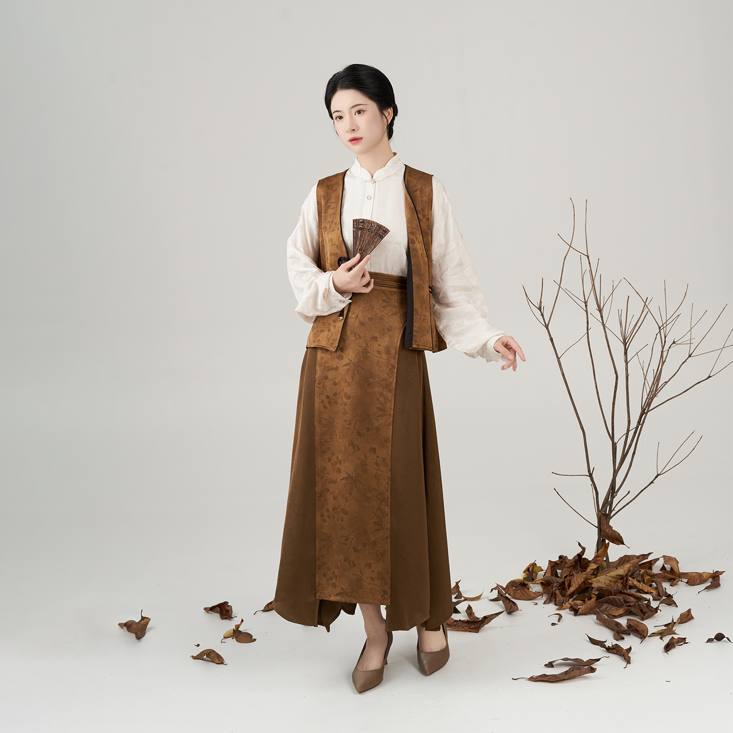 琉珠织造司新中式盘扣立领莱赛尔提花琵琶袖衬衫植物染马甲半身裙