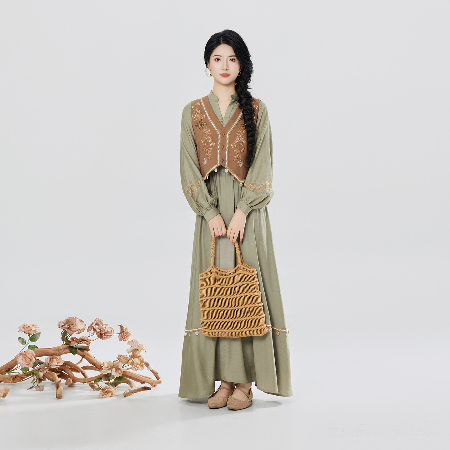 织造司[森芜]民族风刺绣马甲v领宽松亚麻连衣裙女度假云南旅游穿