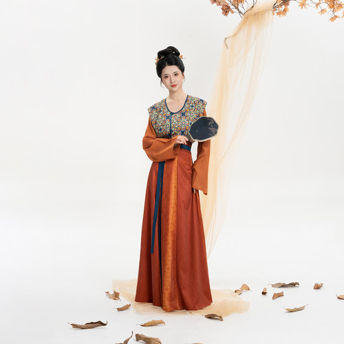 织造司[朱霞]原创唐制汉服三彩刻花卉纹三足盘唐褙子圆领衫九破裙