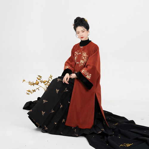 织造司[乌金石榴]原创汉服圆领对襟外套墨潭毛衣百蝶绘明制马面裙