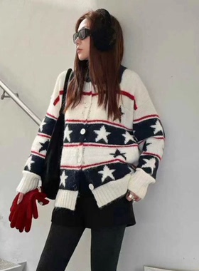 诗歌兰女装2025冬款 66311复古设计感慵懒英伦风拼色五角星毛衣女