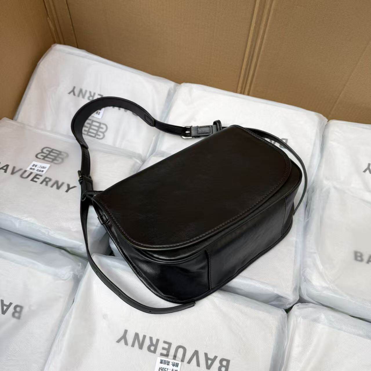 撤柜尾单！柜价400+！明星同款极简马鞍包油蜡质感单肩斜挎通勤包