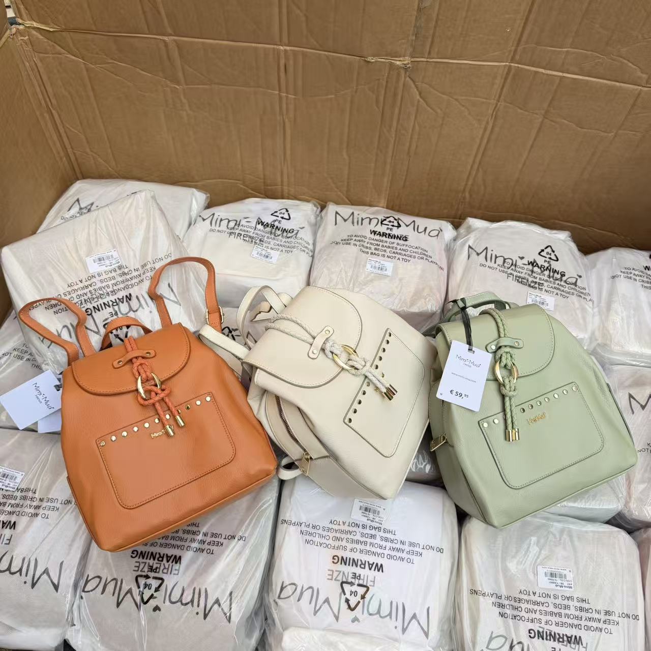 闭眼入！外网售近500！出口意大利~小众原单软皮早春时尚双肩背包