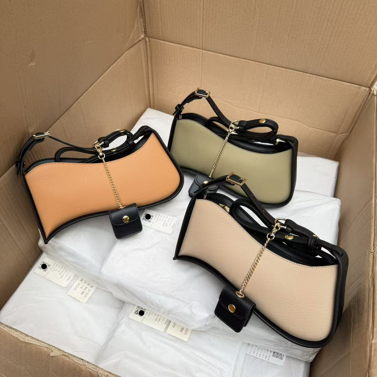 大厂代工！限量几十个！！正价900+！时尚不规则设计撞色腋下包