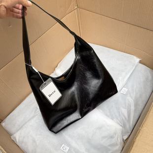 极简通勤风！正价300+！国内公司单~经典百搭油蜡皮托特包单肩包