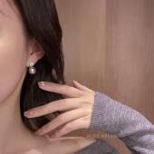 Miss Helen方锆铂金灰耳夹女王妃简约通勤耳环气质耳饰仿珍珠耳钉