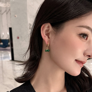 新款 2025夏季 耳饰 Helen湖水绿」绿玉髓耳钉硅胶耳夹女新中式 Miss