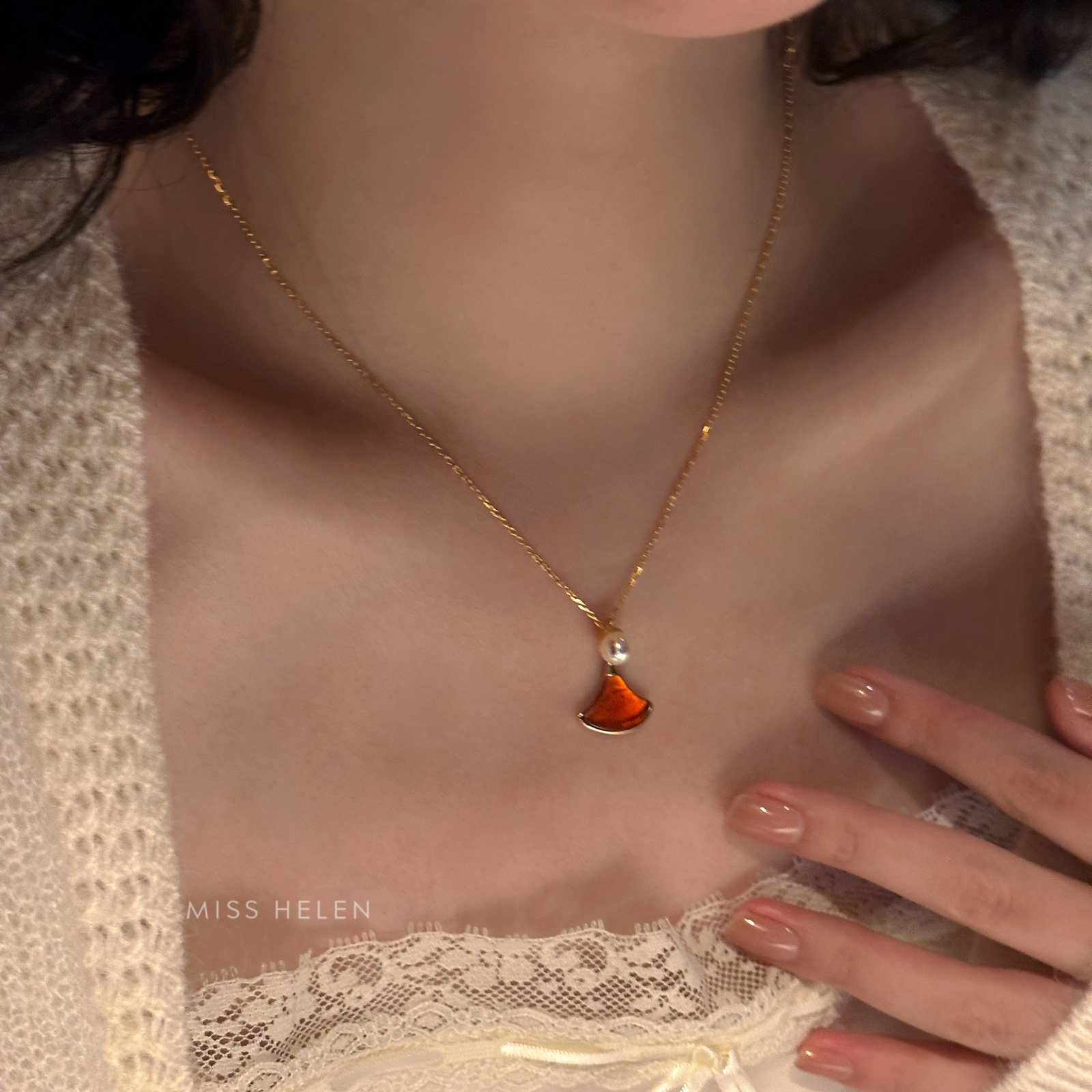 MISS HELEN高奢经典白贝母扇形925银项链女简约红玛瑙小红裙吊坠
