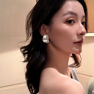 MISS HELEN艺术卷边耳夹女气质通勤银针耳钉小众百搭耳饰生日礼物