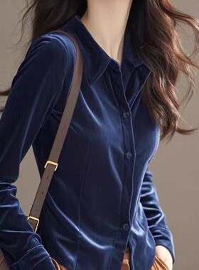 今年流行漂亮高端气质上衣高级感超好看别致独特藏蓝色丝绒衬衫秋