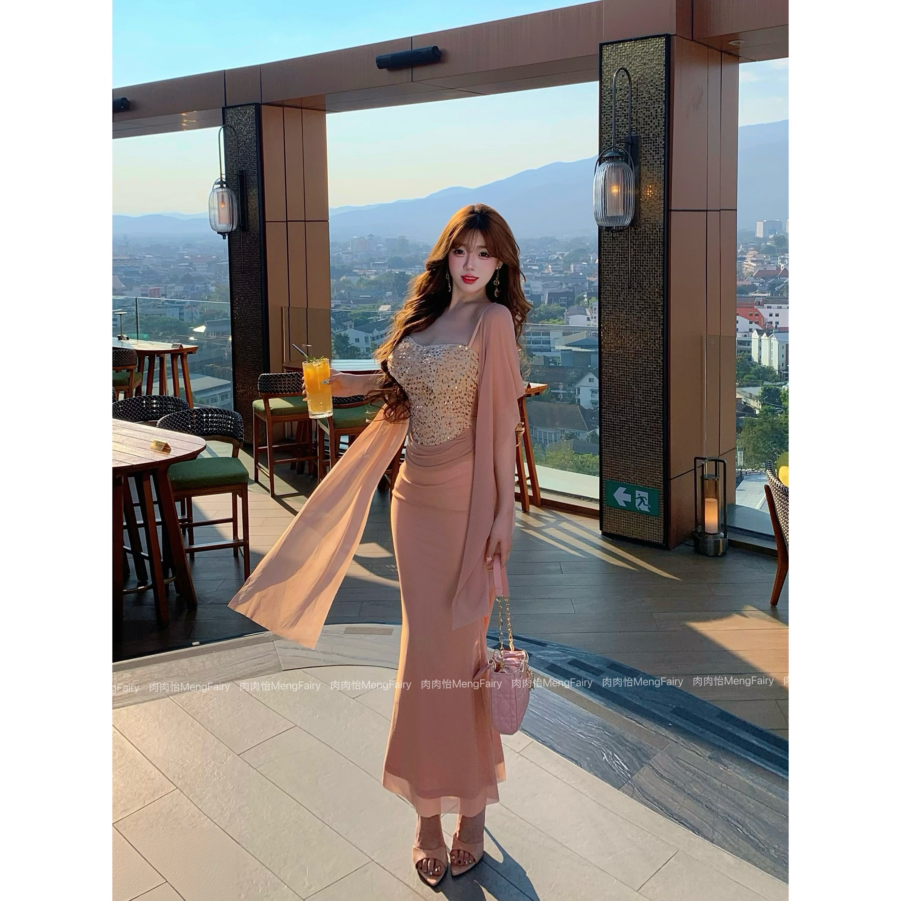 肉肉怡【琉璃晚宴】高级感亮片吊带披肩拼接长裙包臀连衣裙8104B