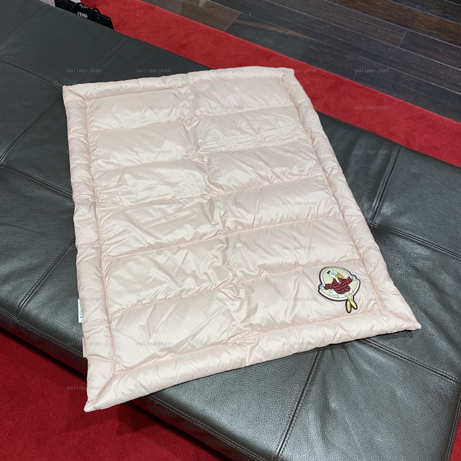 婴儿羽绒被moncler粉色