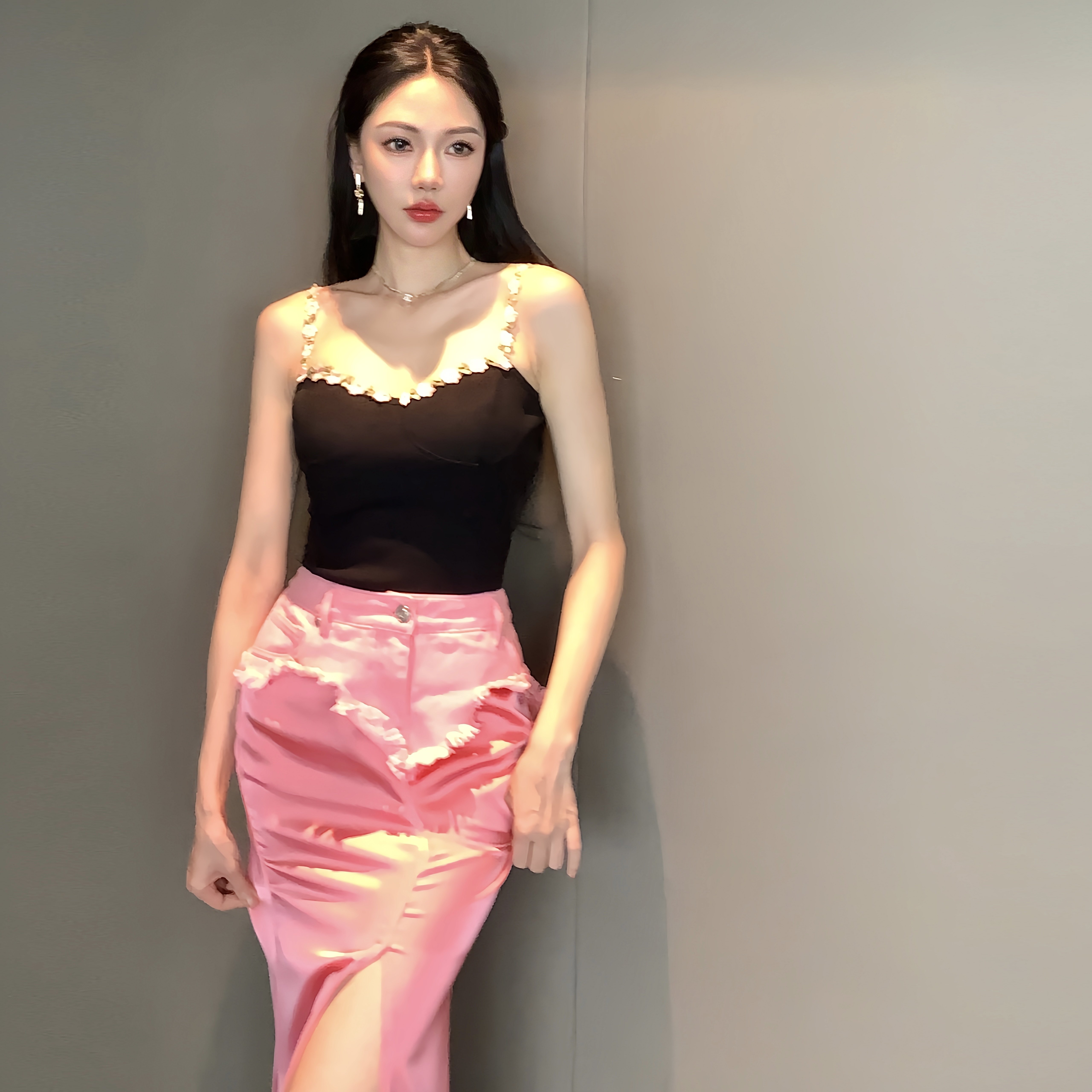 宛宛大大 蔷薇与蔓藤 曜石黑棉立体花卉吊带修身连体背心上衣