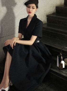 宛宛大大 一次邂逅 法式优雅深海蓝立体剪裁浮雕工艺V领连衣裙