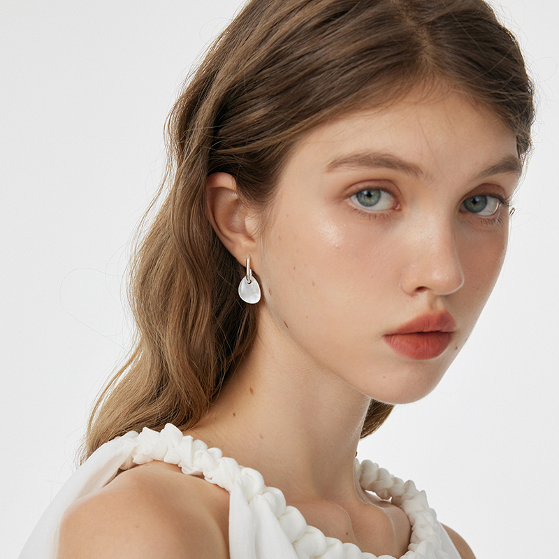 aviho 一片贝母耳扣高级感气质法式简约百搭贝壳耳环耳饰女