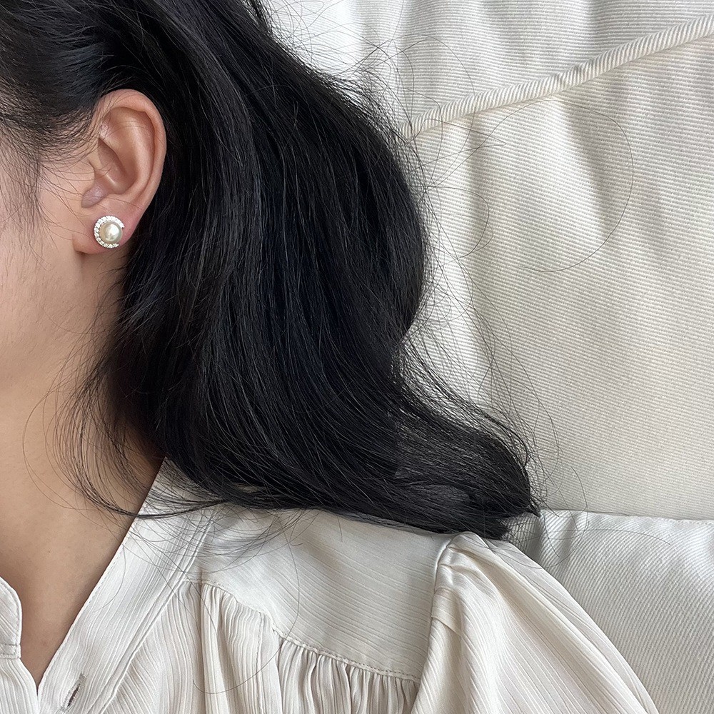 s925纯银正圆施家珍珠半月满钻赫本风耳钉高级感法式轻奢时尚耳饰