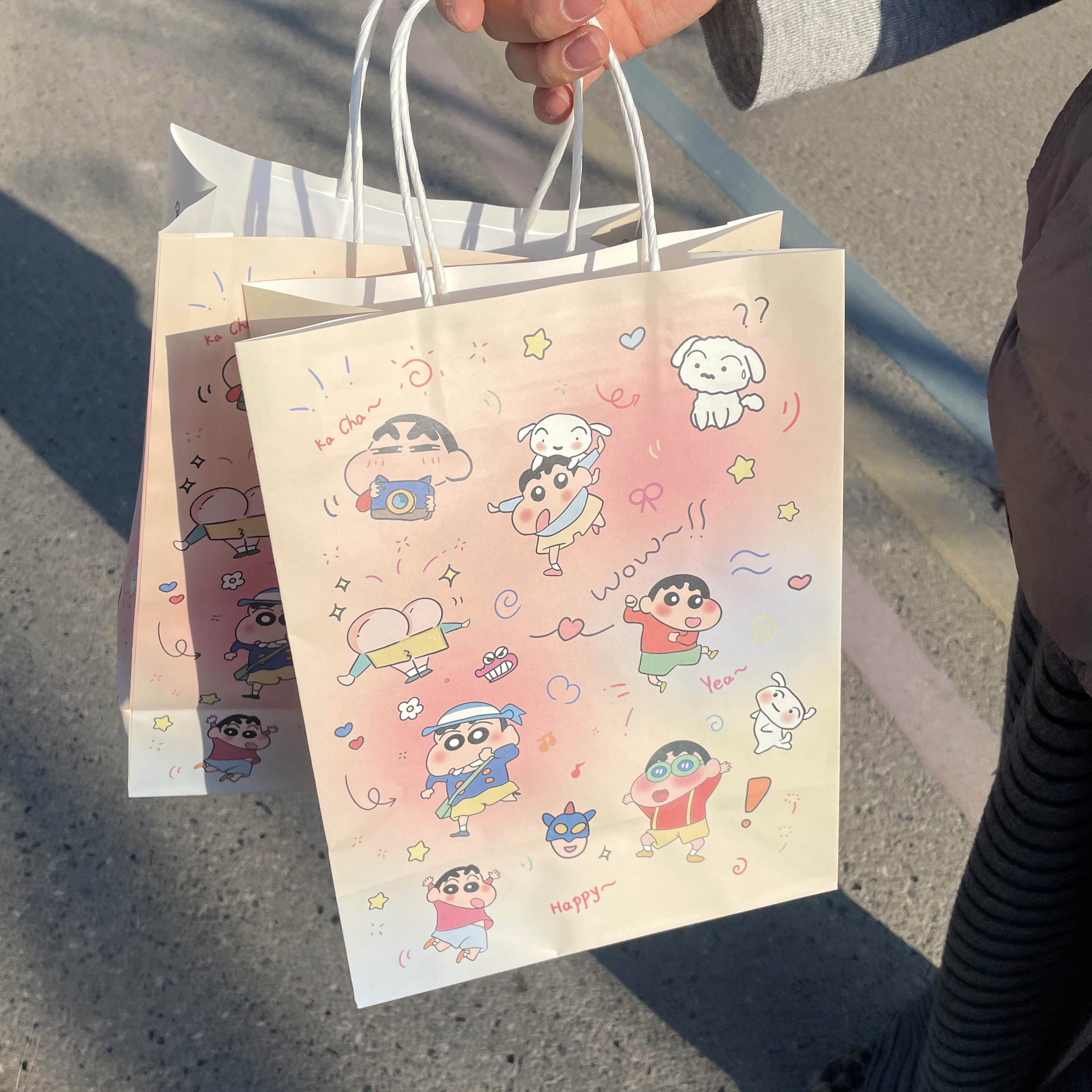 蜡笔小新礼品袋日韩风卡通情侣高级礼品袋手提牛皮纸收纳竖款袋子图片