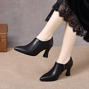 尖头2026新款春秋粗跟通勤风深口单鞋女高跟一脚蹬气质职业工作鞋