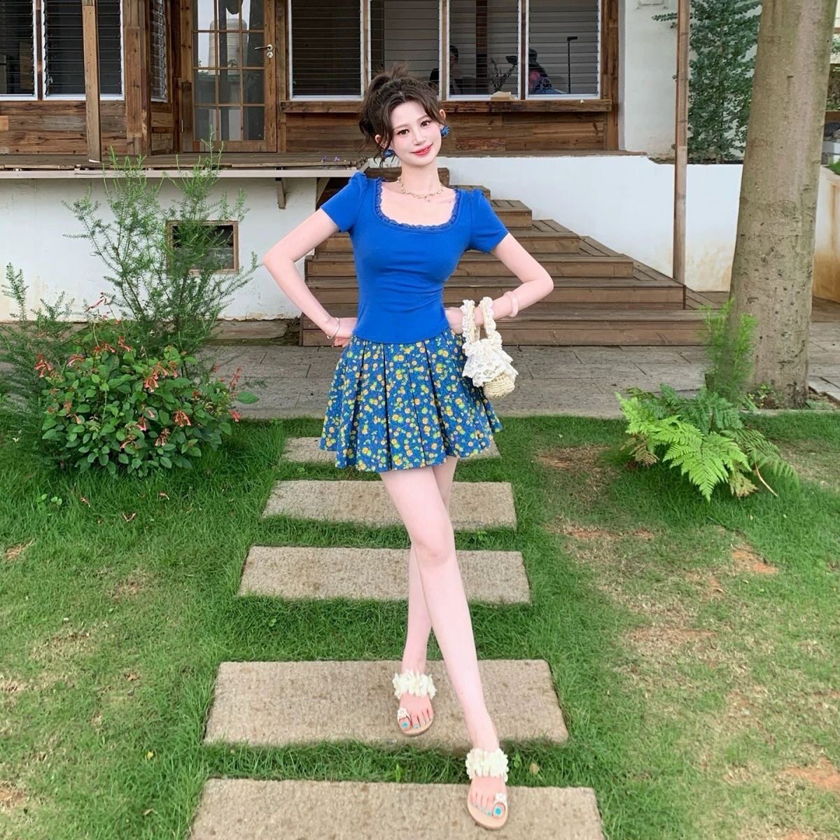大码女装法式克莱因蓝色显 T 恤白蕾丝拼接短袖上衣碎花裙两件套
