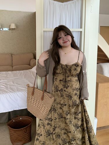 大码女装胖mm春夏新款法式复古收腰遮肚子显瘦吊带碎花连衣裙长裙