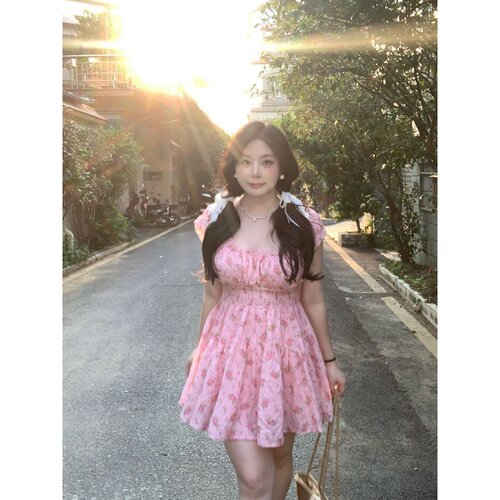 碎花方领修身掐腰连衣裙公主裙子