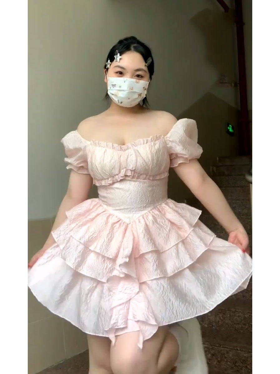 胖mm可爱修身时尚甜美收腰显瘦ins短款露肩短袖一字领连衣裙女潮