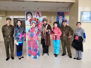 京剧沙家浜智斗服装红灯记李奶奶李铁梅服装智取威虎山杨子荣服装