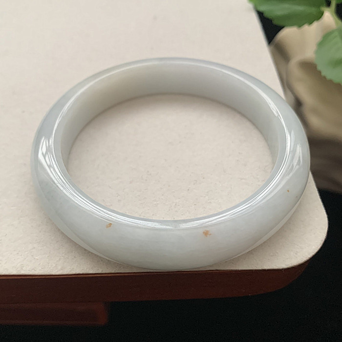 缅甸翡翠手镯A货58.4MM手镯白底飘黄翡洒金桂花糕玉手镯女款珠宝图片