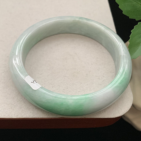 缅甸翡翠手镯A货58.5MM白底青阳绿色玉手镯女款珠宝