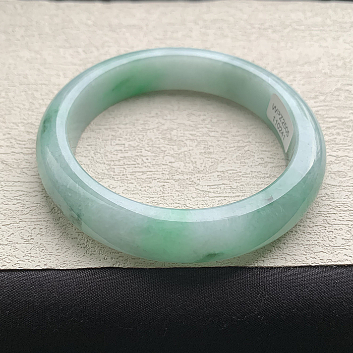 缅甸翡翠手镯A货57.8MM手镯细润浅绿飘乌鸡玉手镯女款珠宝