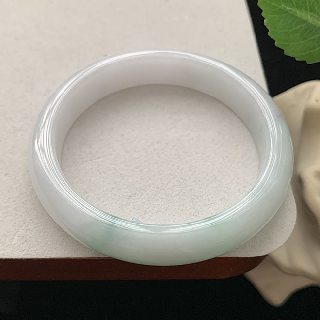 缅甸翡翠手镯A货55.9MM牛奶底白底飘绿白底青细润玉手镯女款珠宝