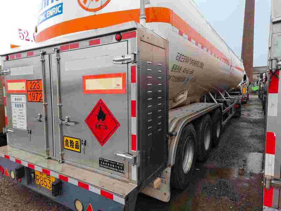 4月16日上饶市车牌号为赣ER853挂安瑞科牌重型罐式半挂车一辆网络拍卖公告