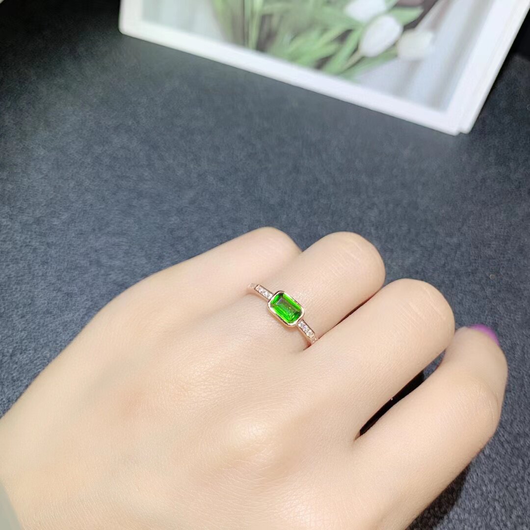 新款包镶戒指镶嵌空托长方4*6mm s925银镀金包镶天然透辉石女戒