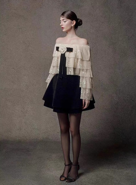 现货越南小众设计感山茶花亮片一字肩上衣丝绒短裙两件套50073