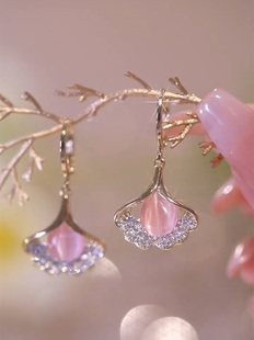叮咛银杏叶耳扣耳环女粉色猫眼石设计感镶钻网红百搭耳饰银针防敏