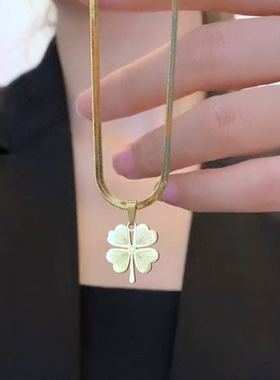 金色四叶银杏叶子项链女钛钢网红