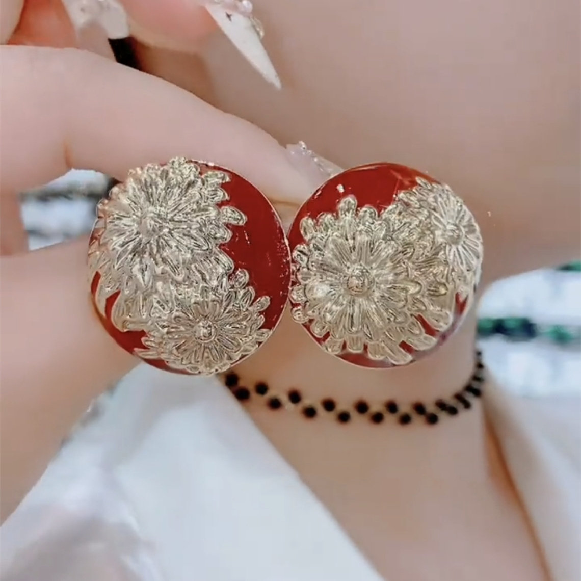 欧美夸张浮雕雏菊大红色圆形耳钉耳环女设计感气质复古宫廷耳饰潮
