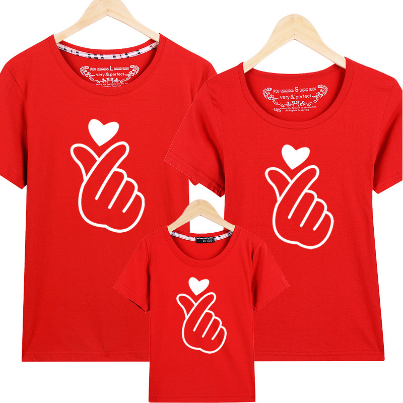 过新年红色比心亲子装短袖T恤一家三口全家装纯棉秋冬幼儿园班服在类目 童装/婴儿装/亲子装, 亲子装/亲子时装中 - 来自Buy2taobao.com提供专业的淘宝代购服务