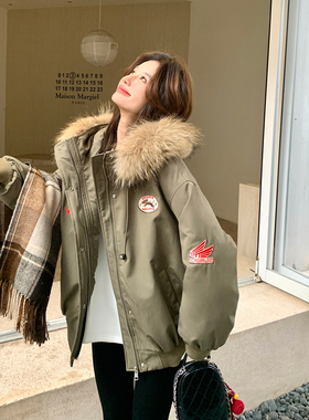 现 大毛领刺绣90绒派克羽绒服2619P275K408