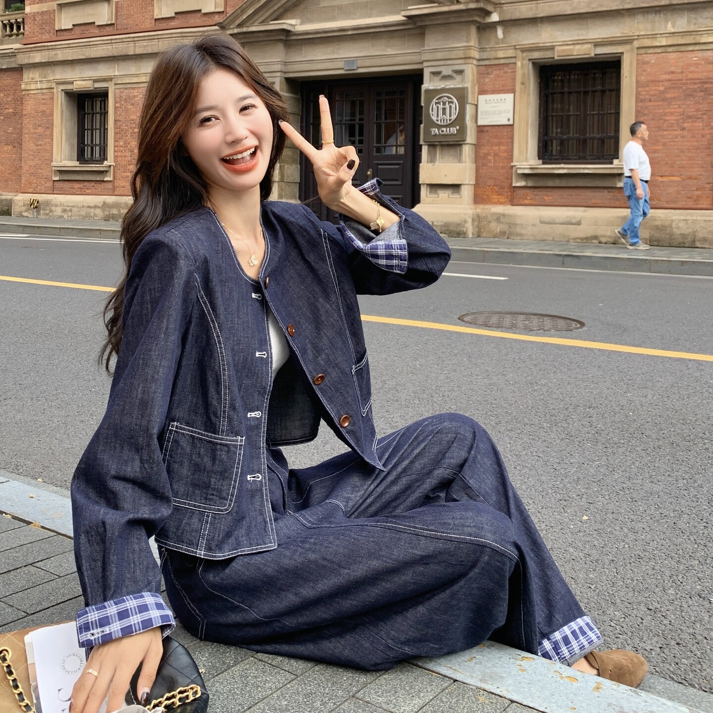 休闲风格纹拼接牛仔套装女春季宽松阔腿裤两件套高级感