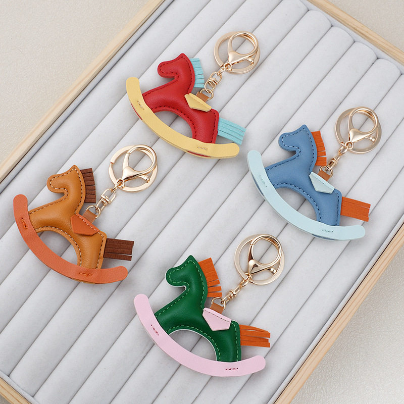 童年小木马钥匙链挂件卡通摇摇马皮质挂饰手工皮革包包汽车钥匙扣