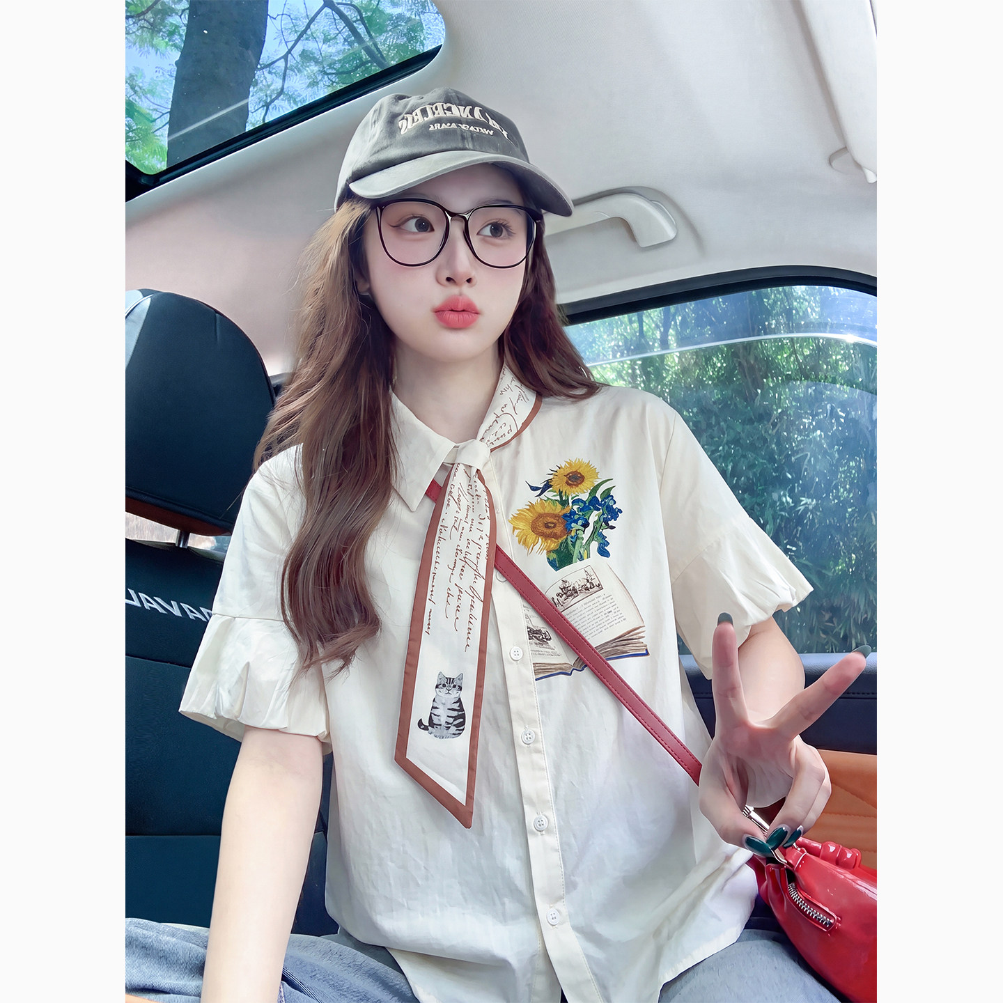 杏色学院风翻领短袖衬衫女夏季2026新款刺绣花朵纽扣少女上衣短衬图片