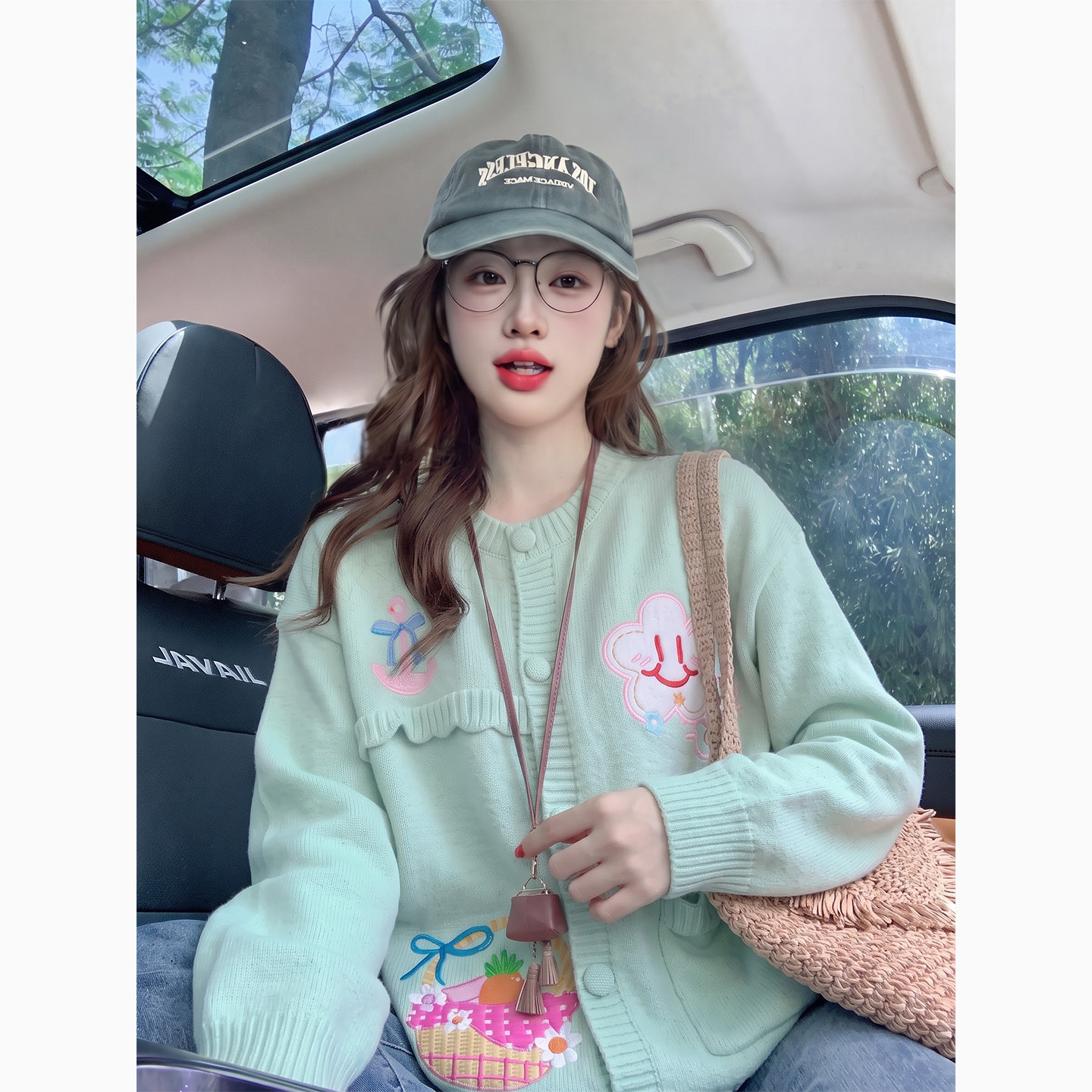 绿色甜美刺绣毛衣开衫女秋冬2026新款韩系软糯慵懒风宽松针织外套